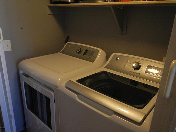 3rd image of 915 E Shobe Dr