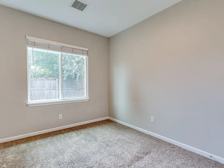 264 N Florence St — Photo 11
