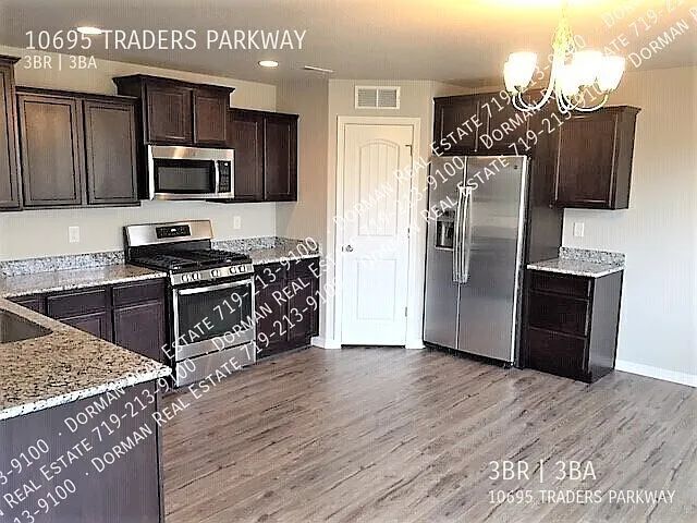 10695 Traders Pkwy — Photo 2