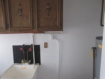 4th image of 17211 Lowell St