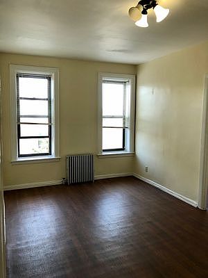 2nd image of 862 Wyckoff Ave #3L