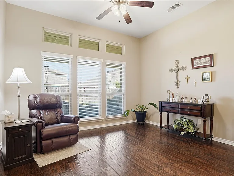 2524 Warkworth Ln — Photo 6