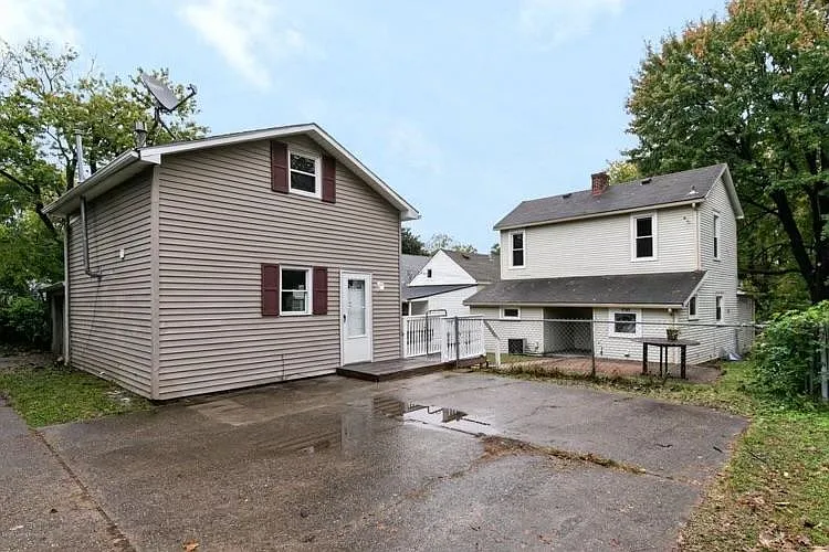 1049 Dixon Ave #1 — Photo 1