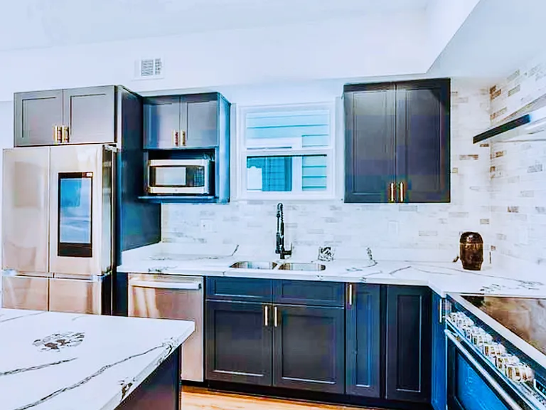 full kitchen