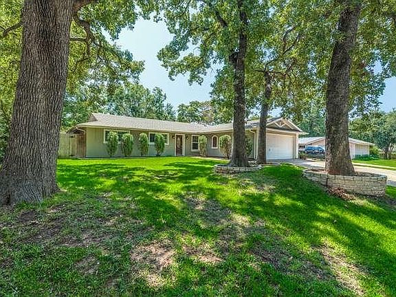 3rd image of 2610 Greenwood Ln
