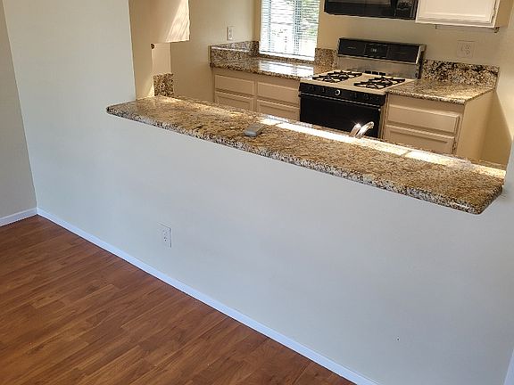 3rd image of 2271 Duane St #12