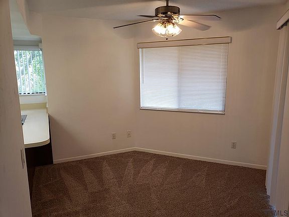 4th image of 12 Surrey Ct