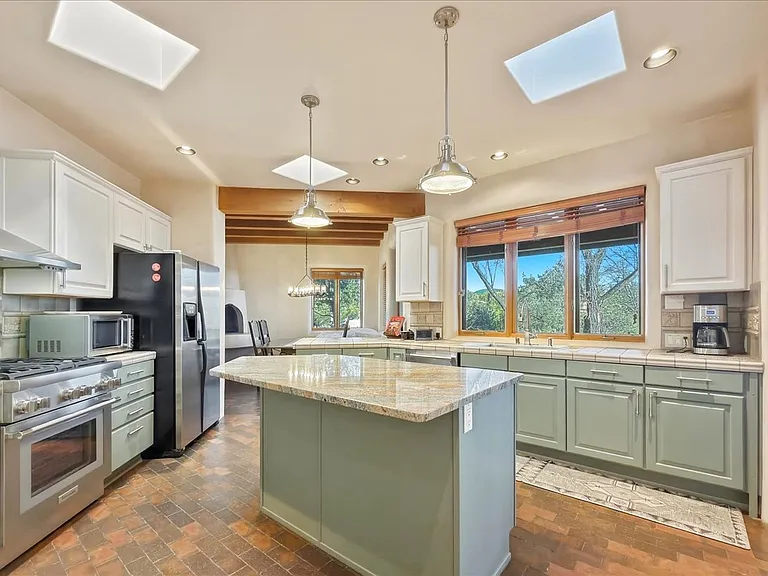 855 Camino Francisca — Photo 2