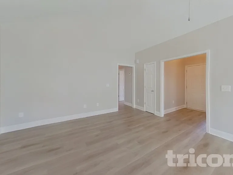 110 Darian Dr — Photo 2