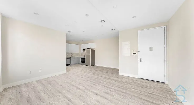 Rented by Skyhigh Realty NYC LLC | media 3