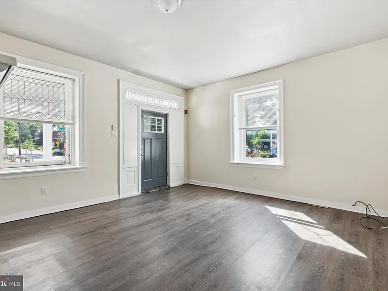 5045 Pulaski Ave — Photo 14