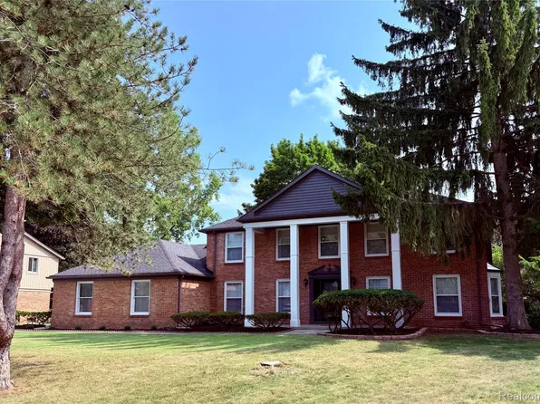 5396 Provincial Dr, Bloomfield Hills, MI 48302