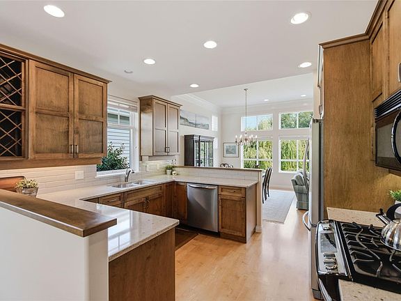 4th image of 1387 Saturna Dr