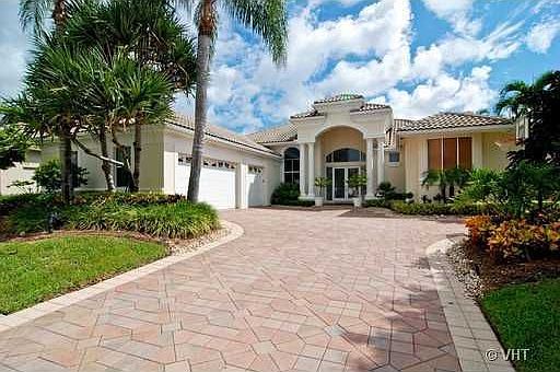 1st image of 20 Somerset Dr