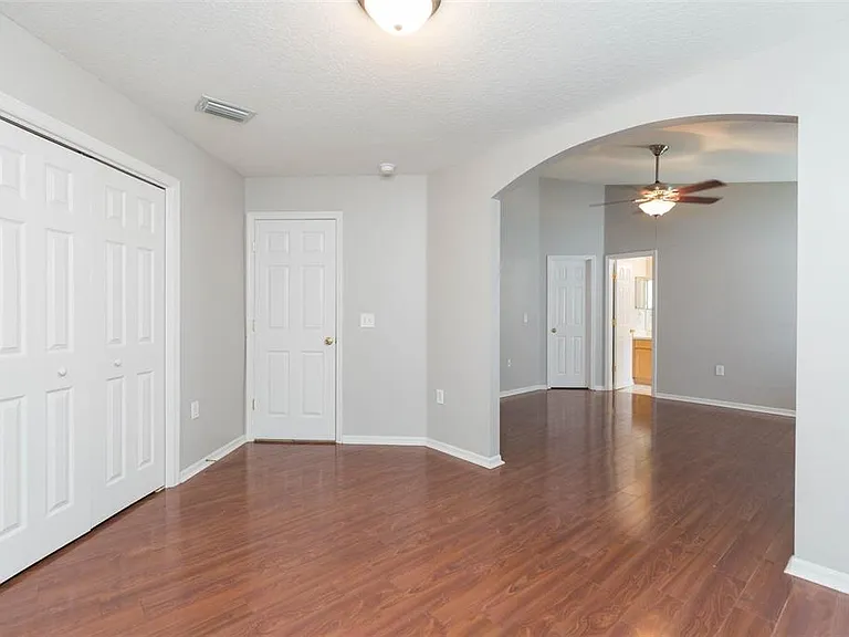 4550 Roundview Ct — Photo 17