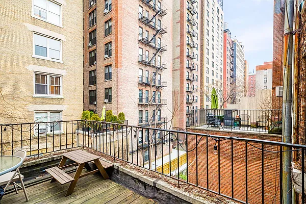 Rented by George Agiovlasitis, LREB | media 6