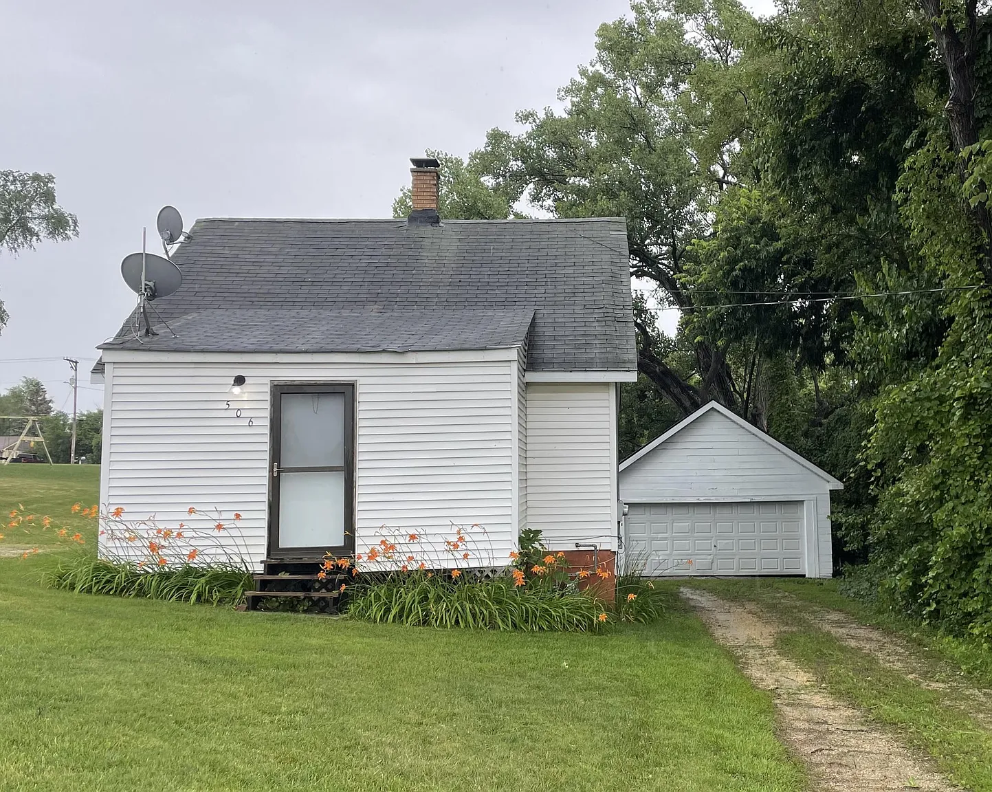 506 Lathrop Ter photo 1