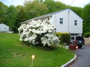 35 Meadow Brook Dr, Monroe, CT 06468