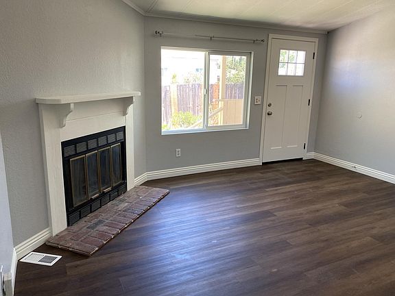 Living room with Fireplace