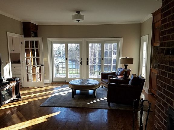 Hearth Rm view of water