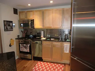 Sold by Barlavi Inc.