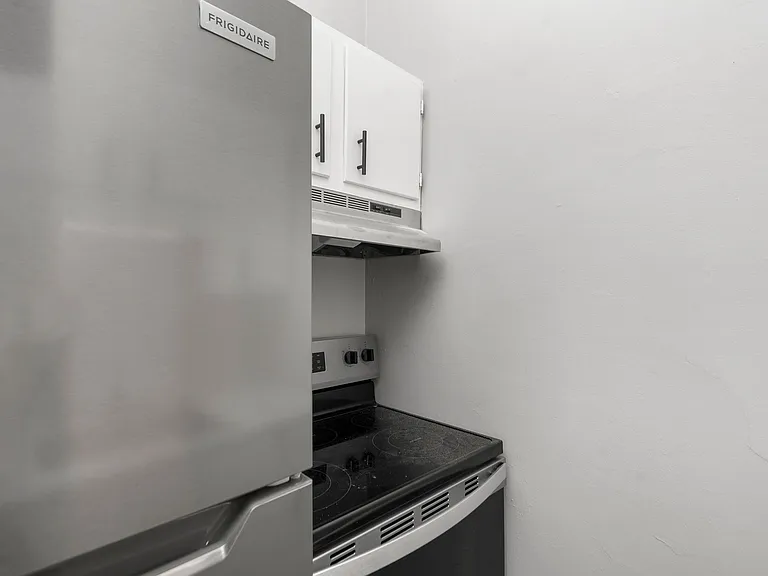 222 E Beverley St #2B — Photo 3