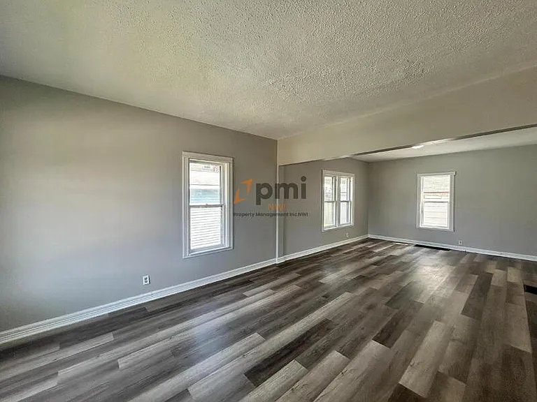 906 2nd St — Photo 5