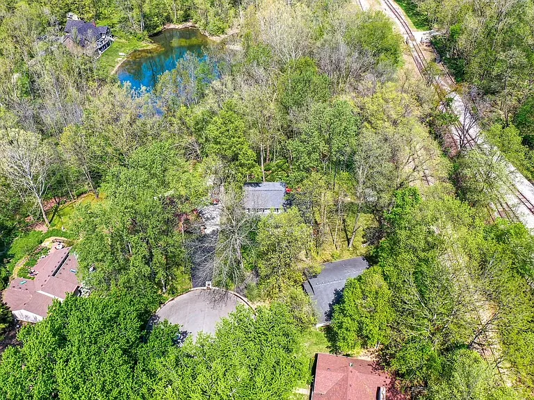 365 Beechwood Dr — Photo 5