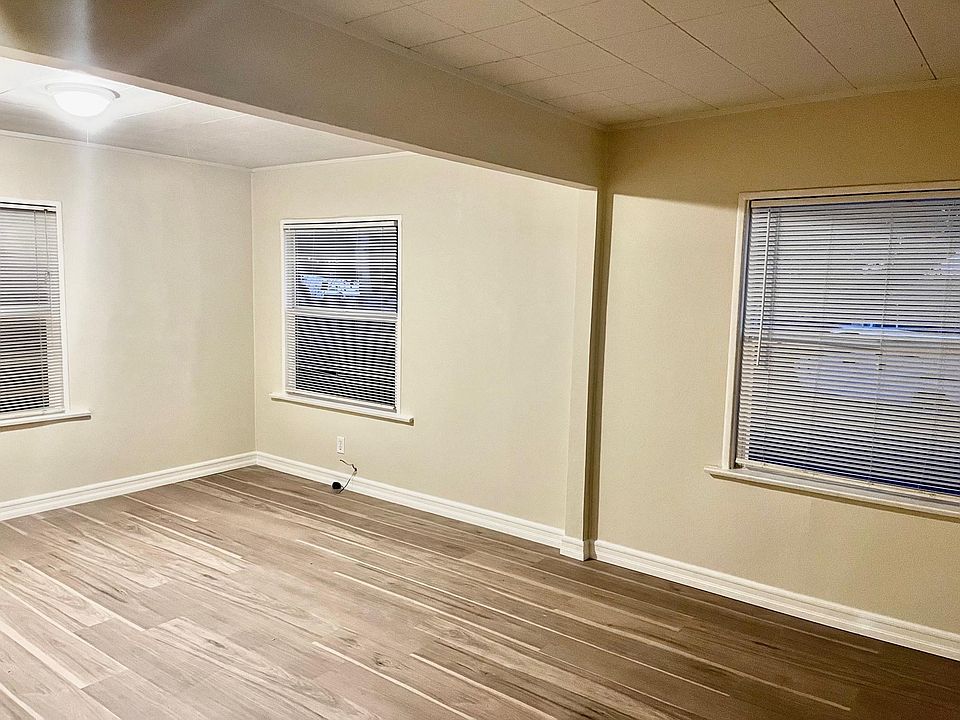 Livingroom entrance view