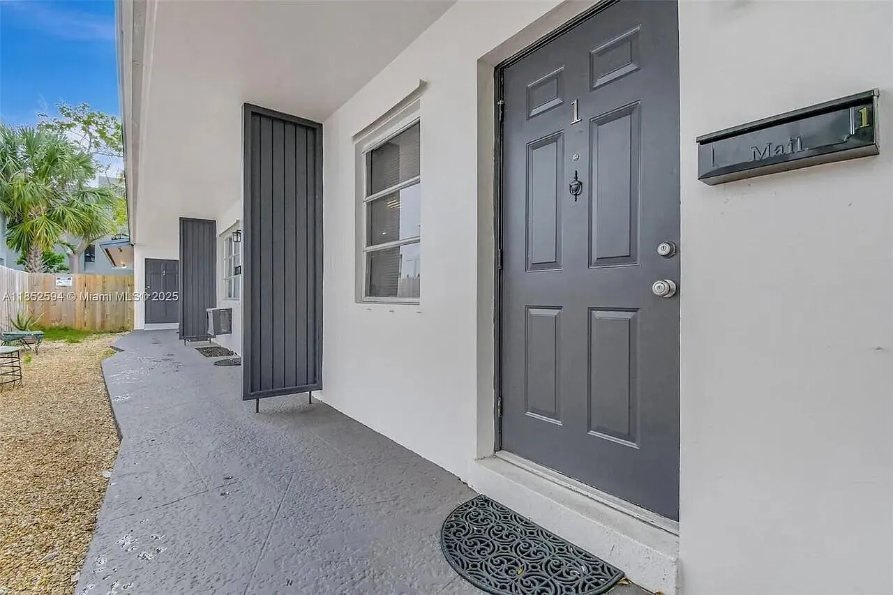 1 bed, 1.0 bath, 2809 sqft, $2,200 — Photo 4