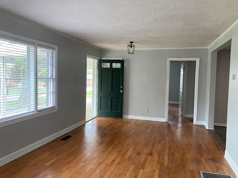 517 Lee Dr — Photo 4