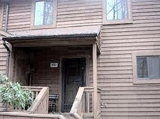 351 Crewe Ct, Bushkill, PA 18324