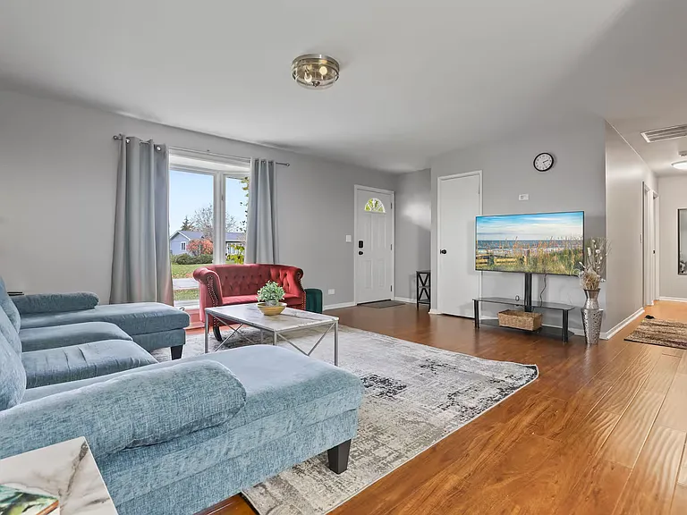 1002 Juniper Ln — Photo 3