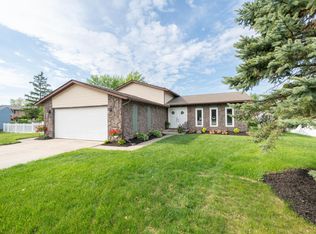 620 Helen Ct, Crown Point, IN 46307