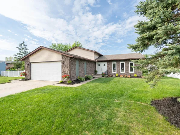 620 Helen Ct, Crown Point, IN 46307