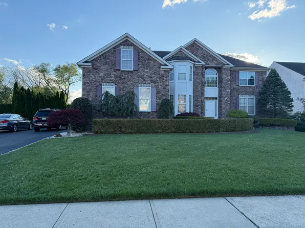 8 Bennett Ct, Marlboro, NJ 07746