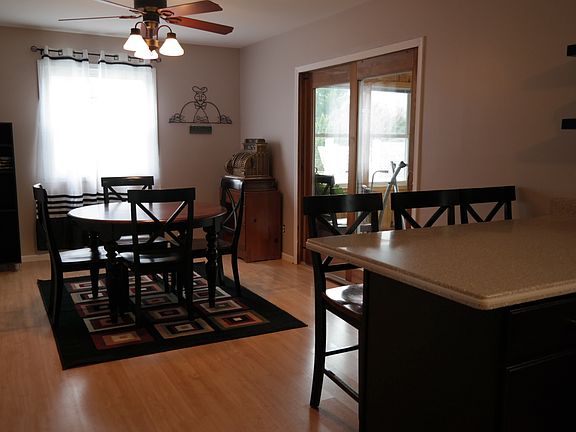 Dining/kitchen
