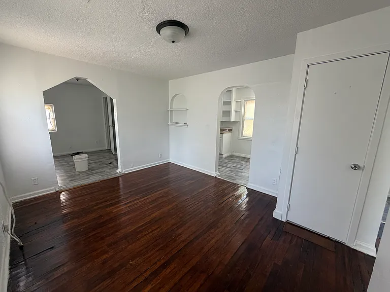 1542 N Estelle Ave — Photo 1