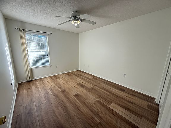 5th image of 24608 Tarpon Ln