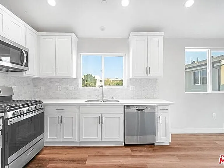 14703-14711 Saticoy St — Photo 13