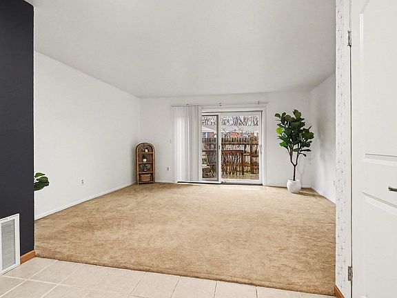 5th image of 709 Garland Cir APT A