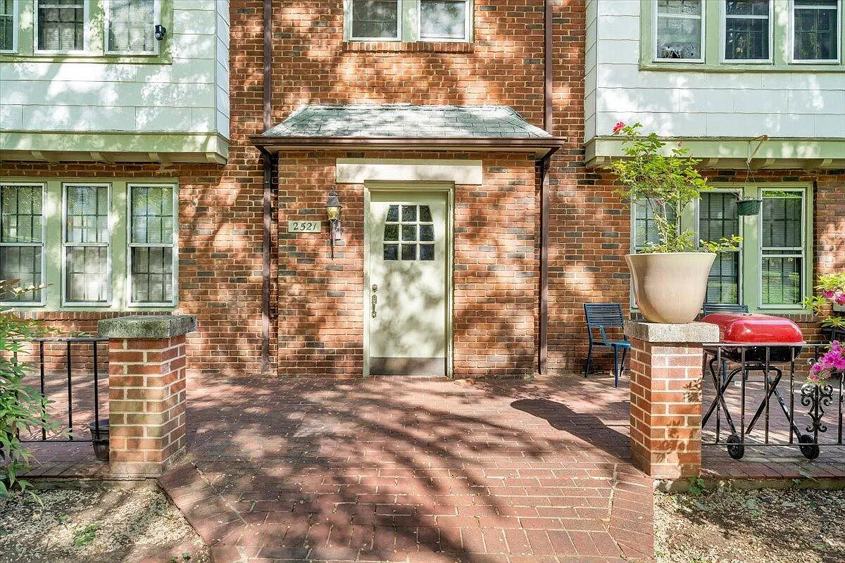 1 bed, 900 sqft, $1,250 — Photo 3