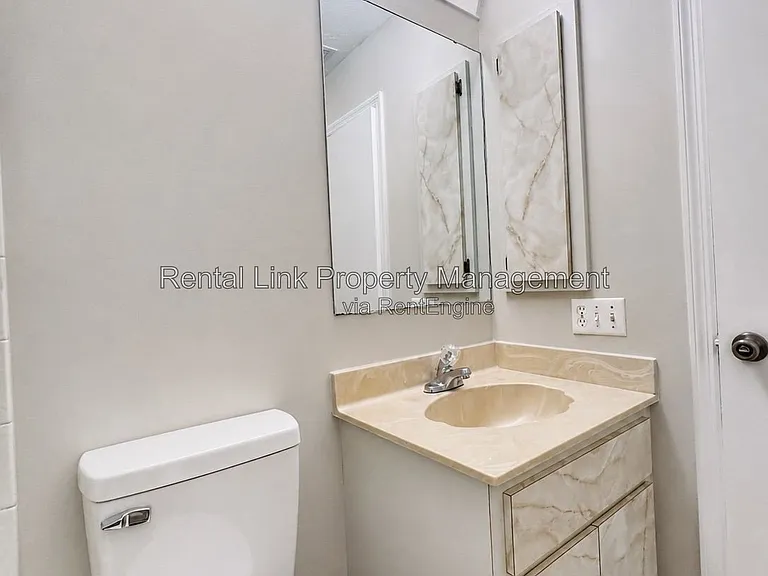 320 SW 3rd Pl #4 — Photo 22
