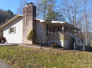 123 Rhododendron Dr, Hampton, TN 37658