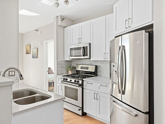 4th image of 600 N Kingsbury St APT 1211