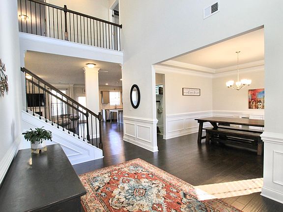 3rd image of 706 Troutdale Ln