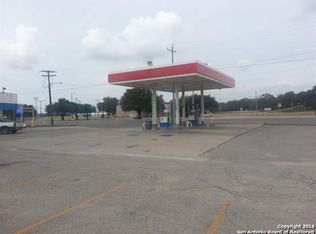 945 S Austin St, Seguin, TX 78155