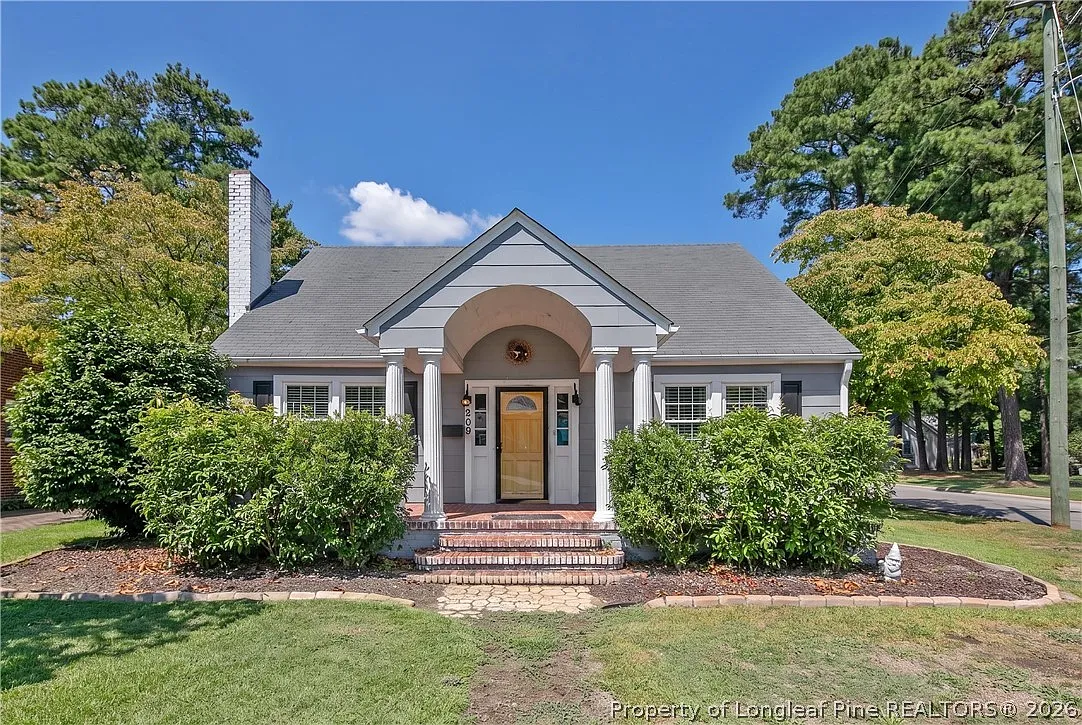 3 bed, 2.0 bath, 1430 sqft, $2,000 — Photo 1
