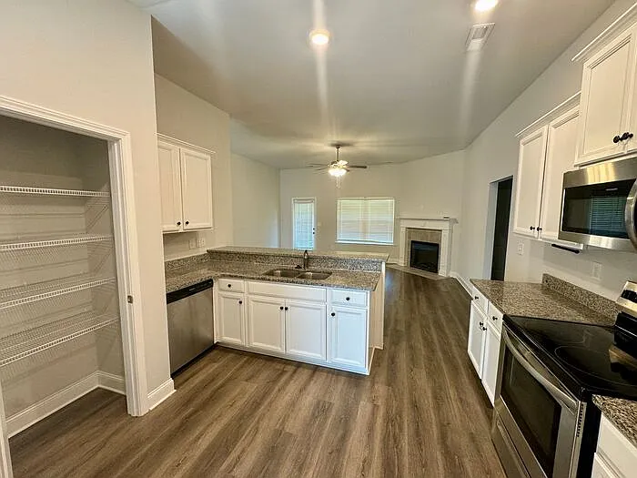 272 Abercorn Dr — Photo 10