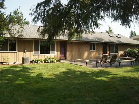 Spacious back yard